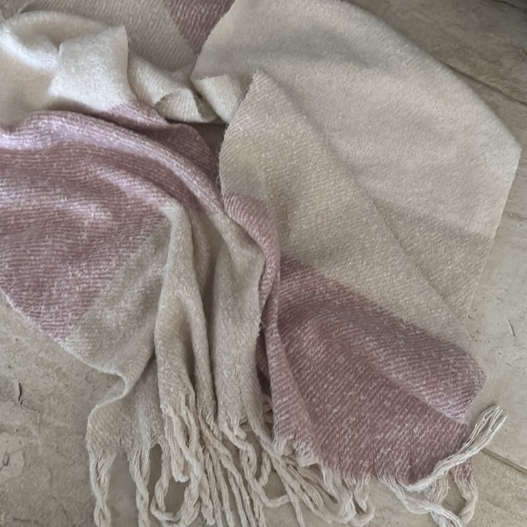 Scarf - Picture 4 of 13